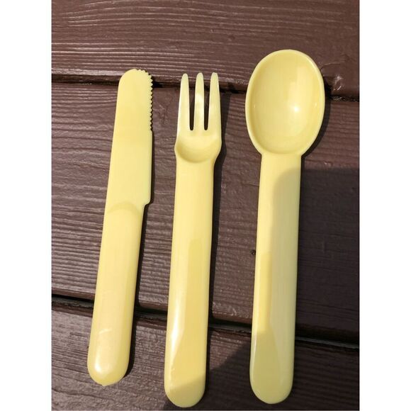 Vintage Women’s Brown Picnic Wicker Basket with Red and White Gingham Plaid Lini - Picture 3 of 15